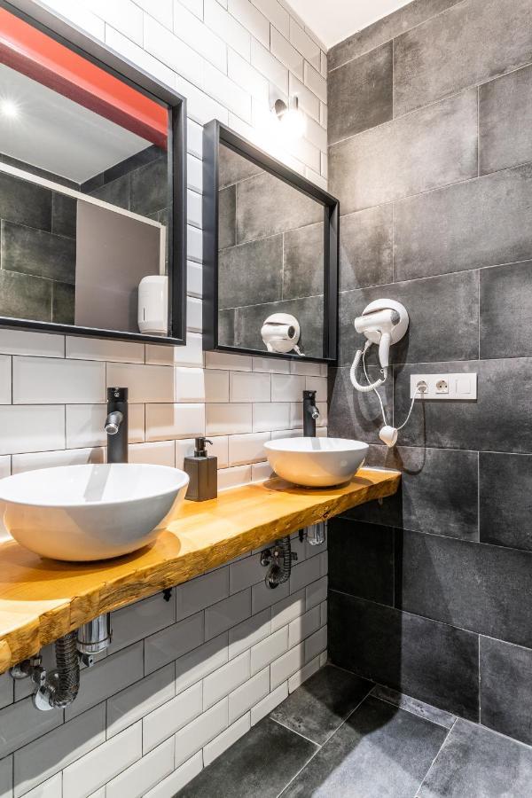 Four Rooms Hostel Lugo Εξωτερικό φωτογραφία